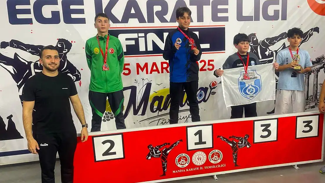 Aliağa'nın genç sporcuları madalyalarıyla döndü
