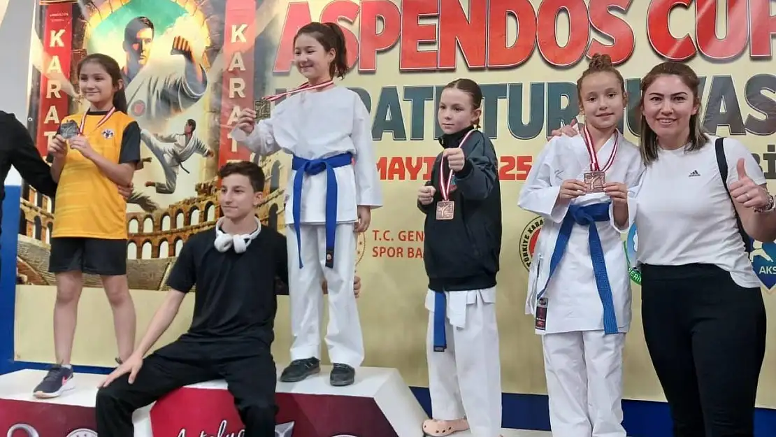 Aliağalı karateciler Aspendos Cup Karate Turnavası'nda