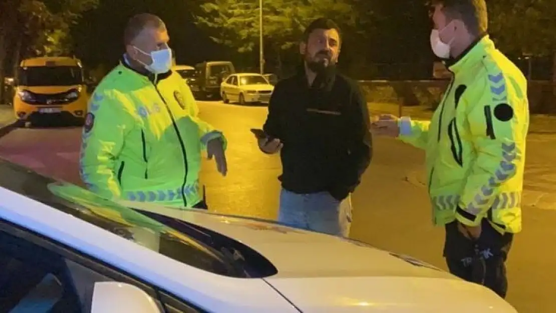 Alkollü sürücünün Alkolmetreyi pos cihazı zannedip ödeme yapmayı denemesi gülümsetti