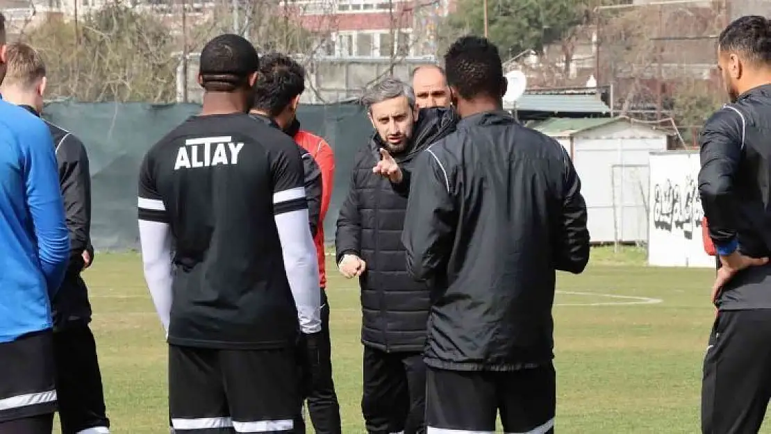 Altay'ın Beşiktaş mesaisi sürüyor