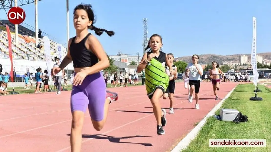 Altıeylül'de çocuk atletizmi şenliği