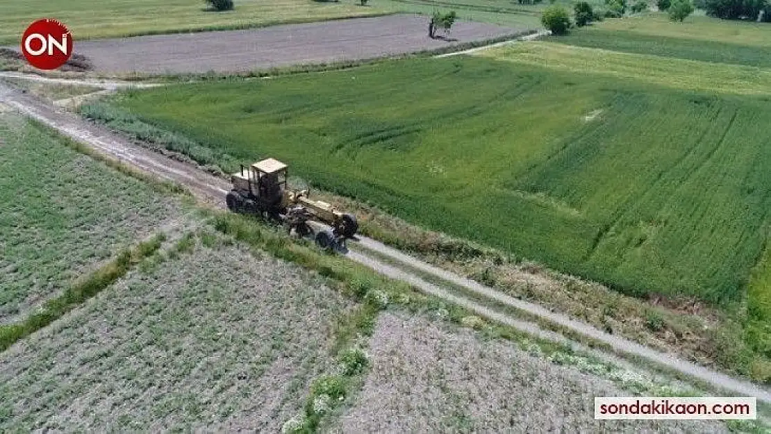 Altıeylül'de tarla yollarının bakımı yapılıyor