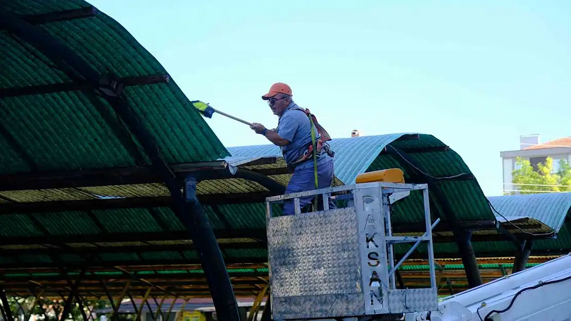 Altıeylül'den kapalı pazar yerlerine kış bakımı