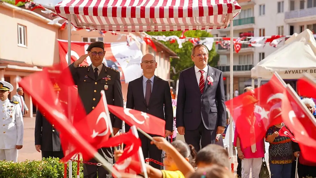 Altınova'da düşman işgalinden kurtuluşunu coşkuyla kutladı