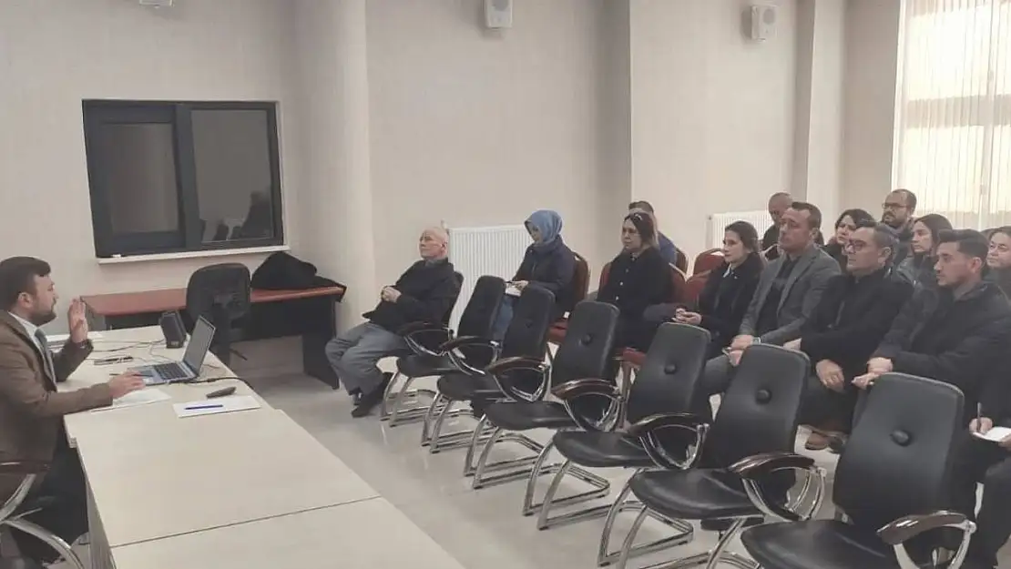 Altıntaş'ta 'Aile Eğitim Yolculuğu' isimli proje ve 'Ek Ders Modülü' tanıtıldı