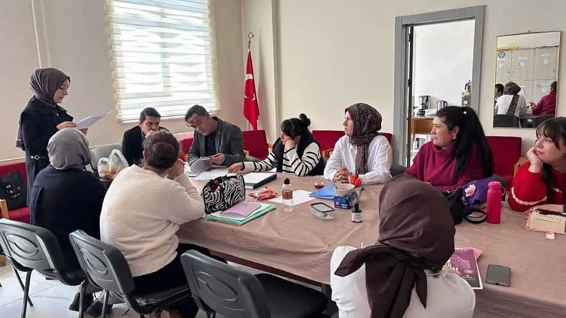 Altıntaş'ta 'Ben Kimim, Hangi Mesleğe Uygunum?' başlıklı etkinlik
