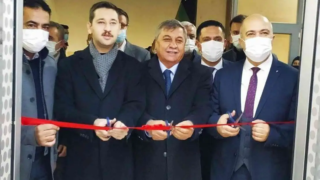 Altıntaş'ta Anadolu Lisesi'nde kütüphane açıldı