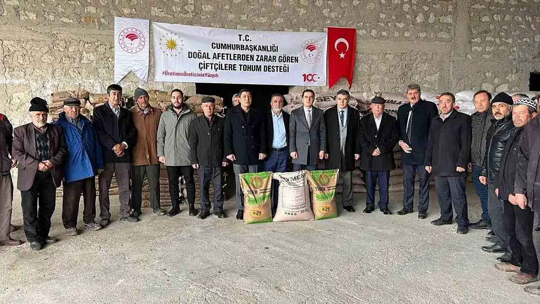 Altıntaş'ta ekili arazileri yangından zarar gören çiftçilere tohum desteği