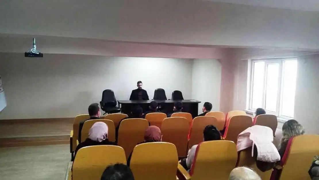 Altıntaş'ta ikinci dönem eğitim-öğretim değerlendirme toplantısı
