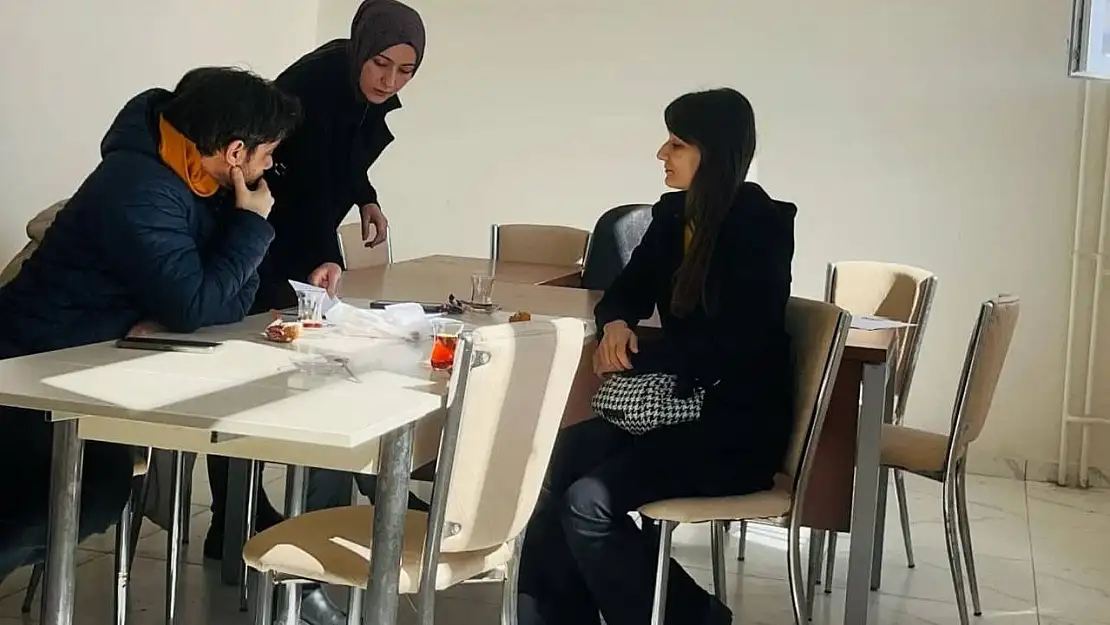 Altıntaş'ta ortaokul öğrencilerinin kariyer yolculuğu başladı