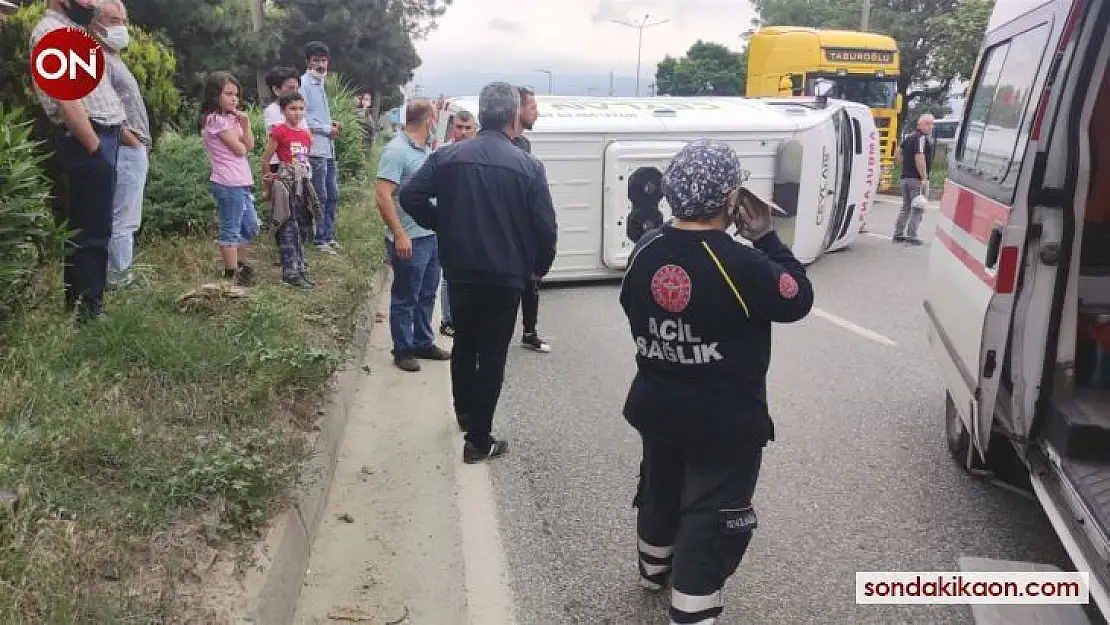 Ambulans kavşakta otomobille çarpıştı: 4 yaralı