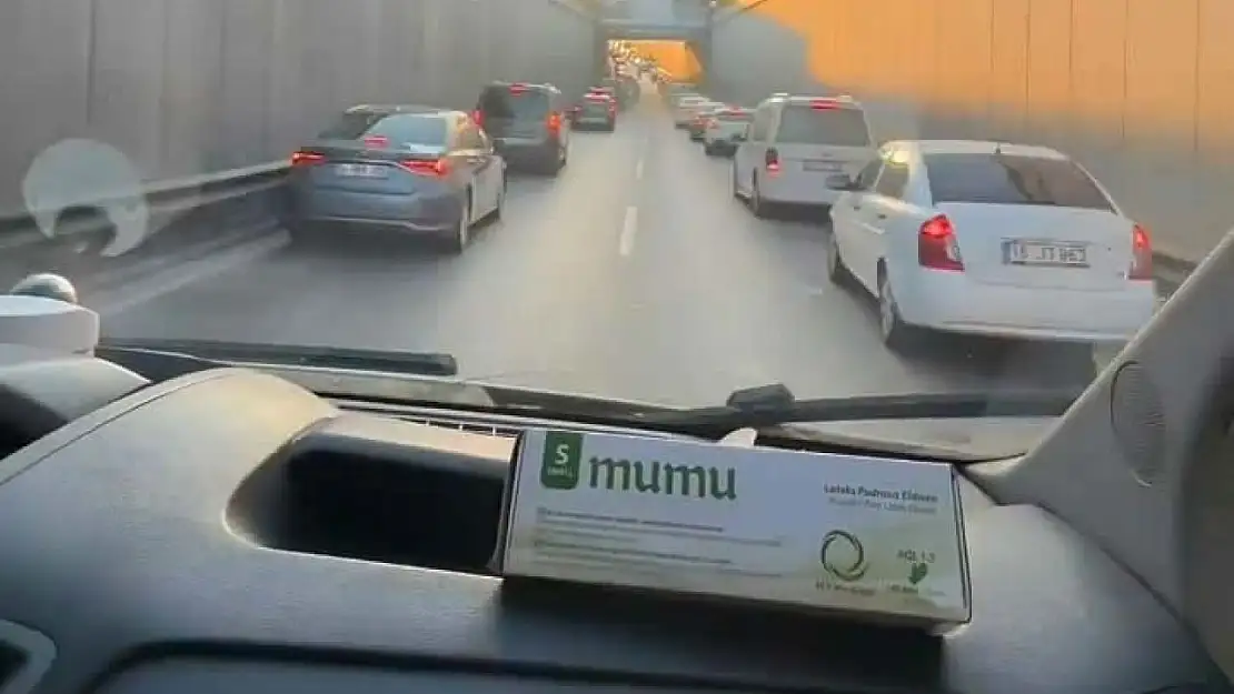 Ambulansa fermuar sistemi ile yol verdiler