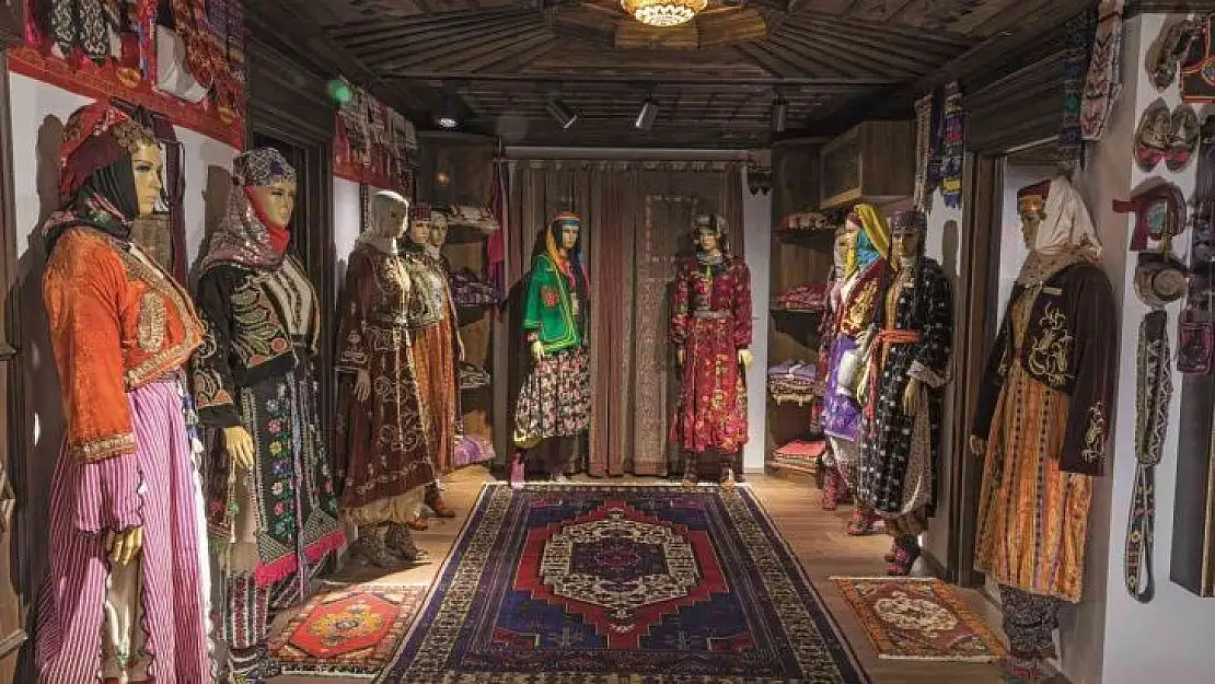 Anadolu'nun kadın kıyafetleri Osmanlı Müzesinde sergileniyor