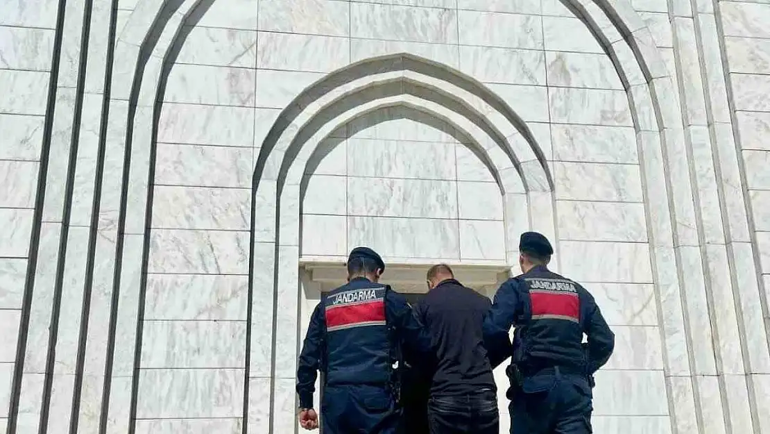 Aranan şahıs jandarmadan kaçamadı