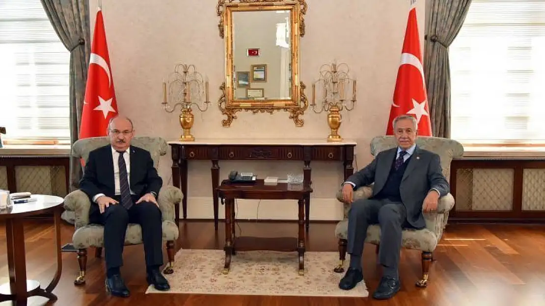 Arınç'tan Vali Karadeniz'e ziyaret