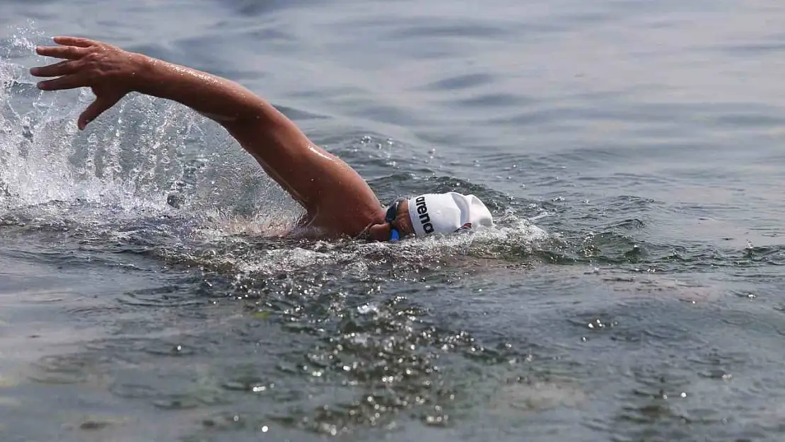 Armutlu'dan Mudanya'ya 12 kilometre yüzdüler...