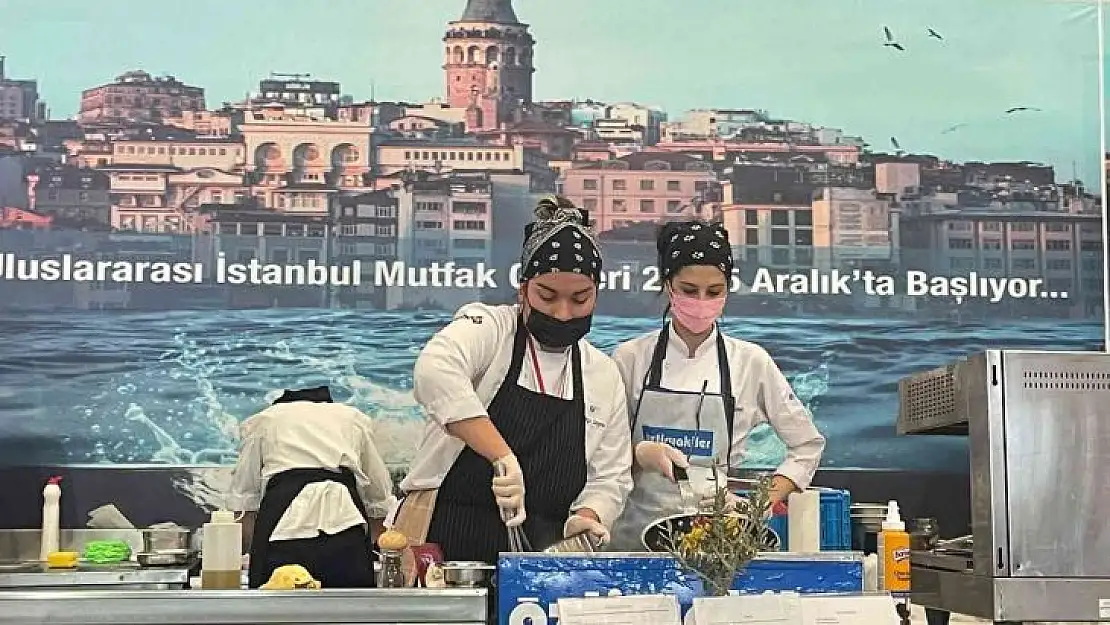 Aşçılık eğitimi gören Çeşmeli öğrencilerden büyük başarı