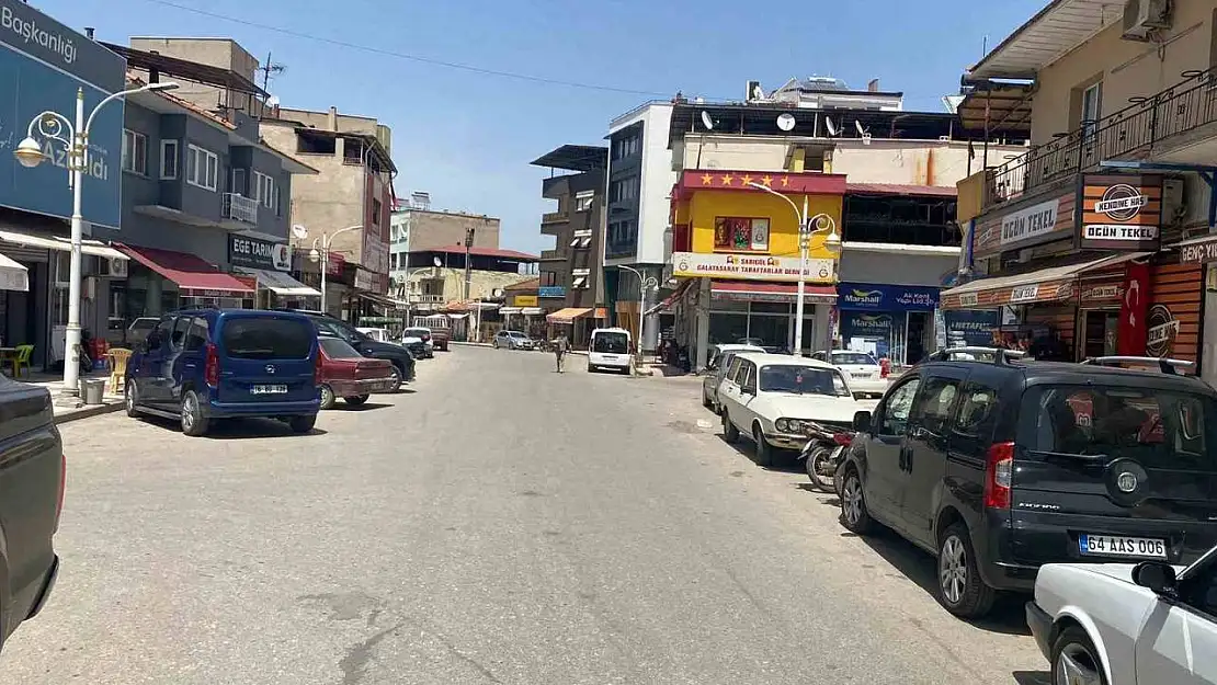 Aşırı sıcaklarla boğuşan Sarıgöl'de cadde ve sokaklar boş kaldı