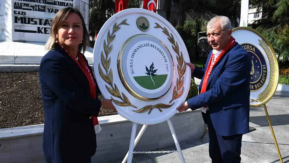 Atatürk'ün Cumhurbaşkanı olarak Bursa'ya gelişinin 100. yılı anısına çelenk sunumu yapıldı