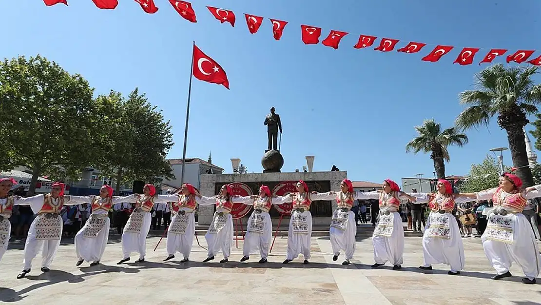 Atatürk'ün Urla'ya gelişinin yıl dönümü coşkuyla kutlandı