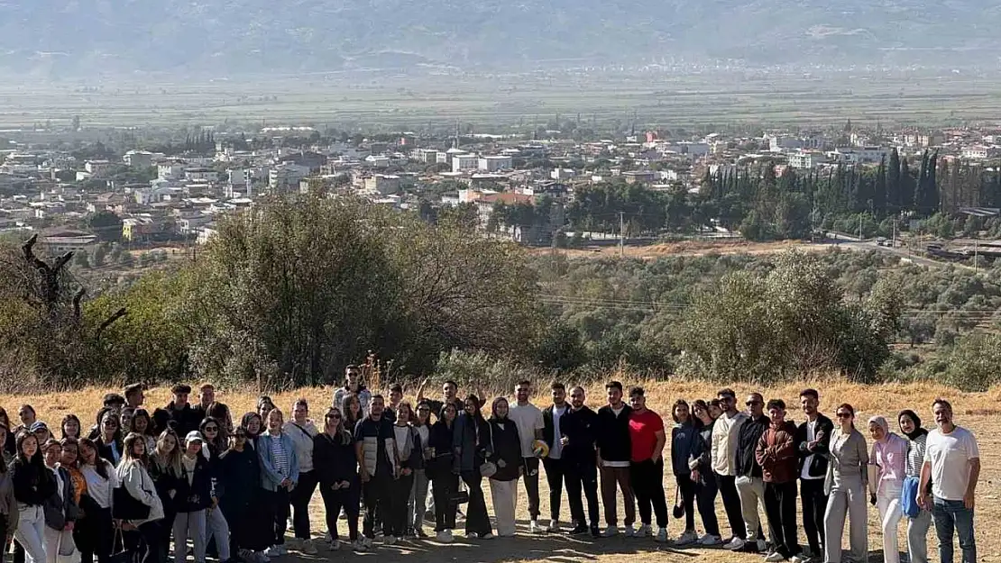 Atça'da öğrencilerden doğa yürüyüşü