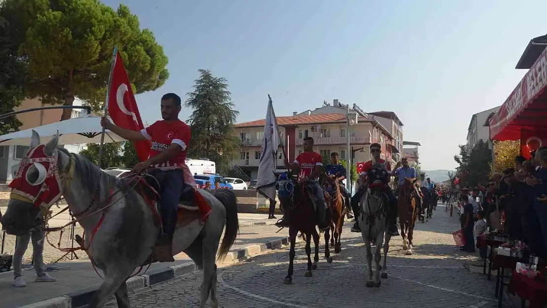 Atlı milis kuvvetleri 100 yıl önceyi yaşattı