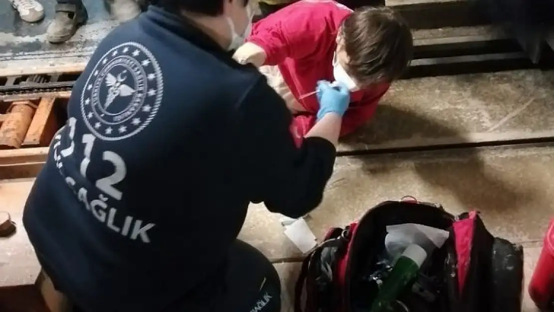 Ayağı makinaya sıkışan işçiyi itfaiye ekipleri kurtardı
