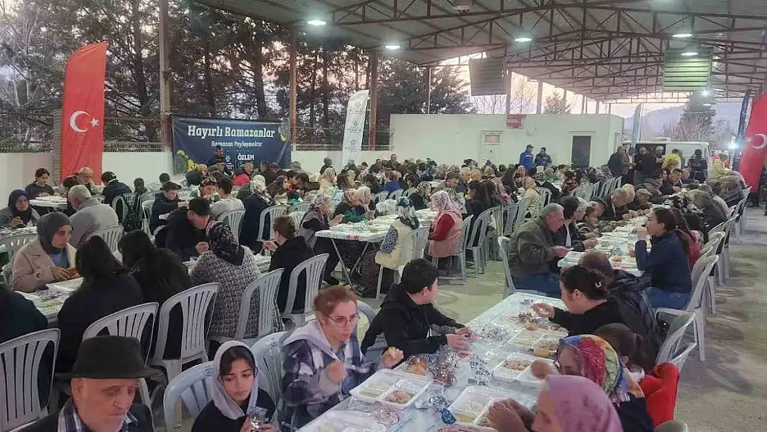 Aydın Büyükşehir Belediyesi Bozdoğan'da iftar sofrası kurmaya devam ediyor