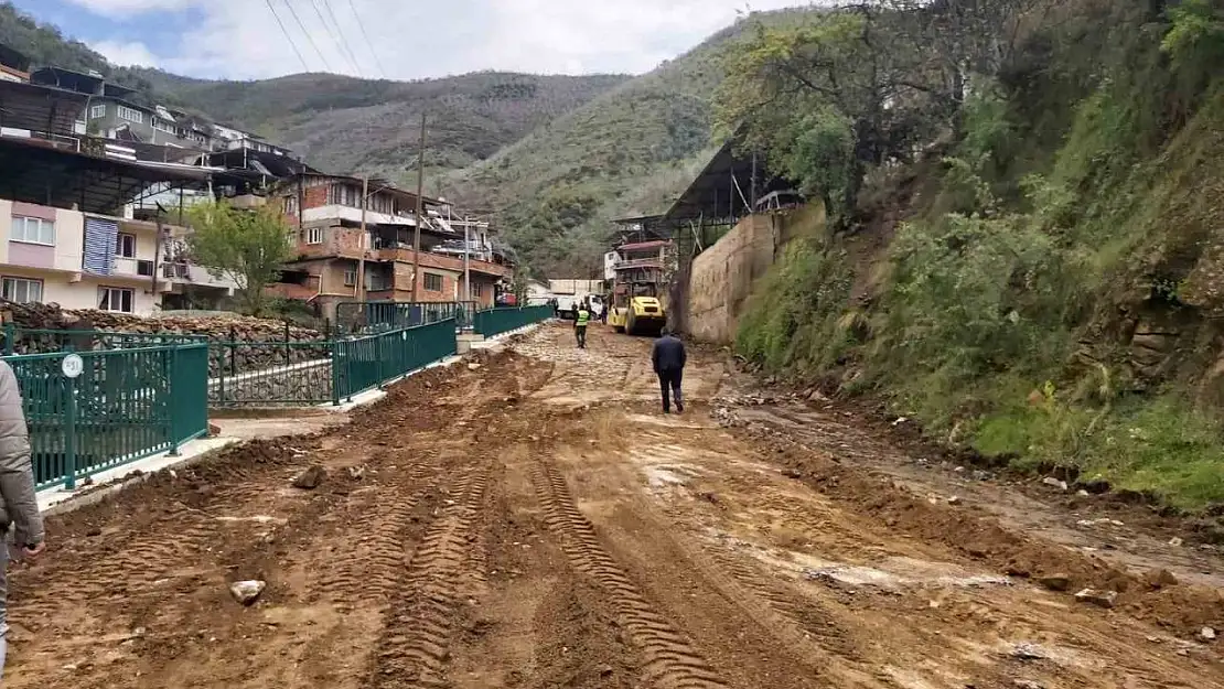 Aydın Büyükşehir, Nazilli'de çalışmalarını sürdürüyor