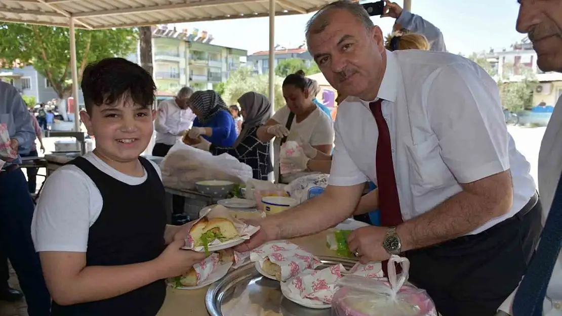 Aydın'da öğrencilerin balık ekmek keyfi