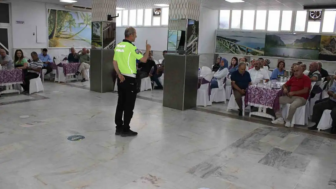 Aydın'da servis şoförleri ve rehber personellere trafik eğitimi