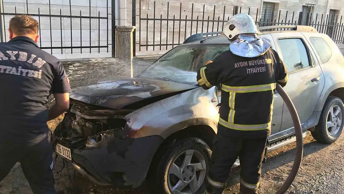 Aydın'da seyir halindeki otomobil alev aldı