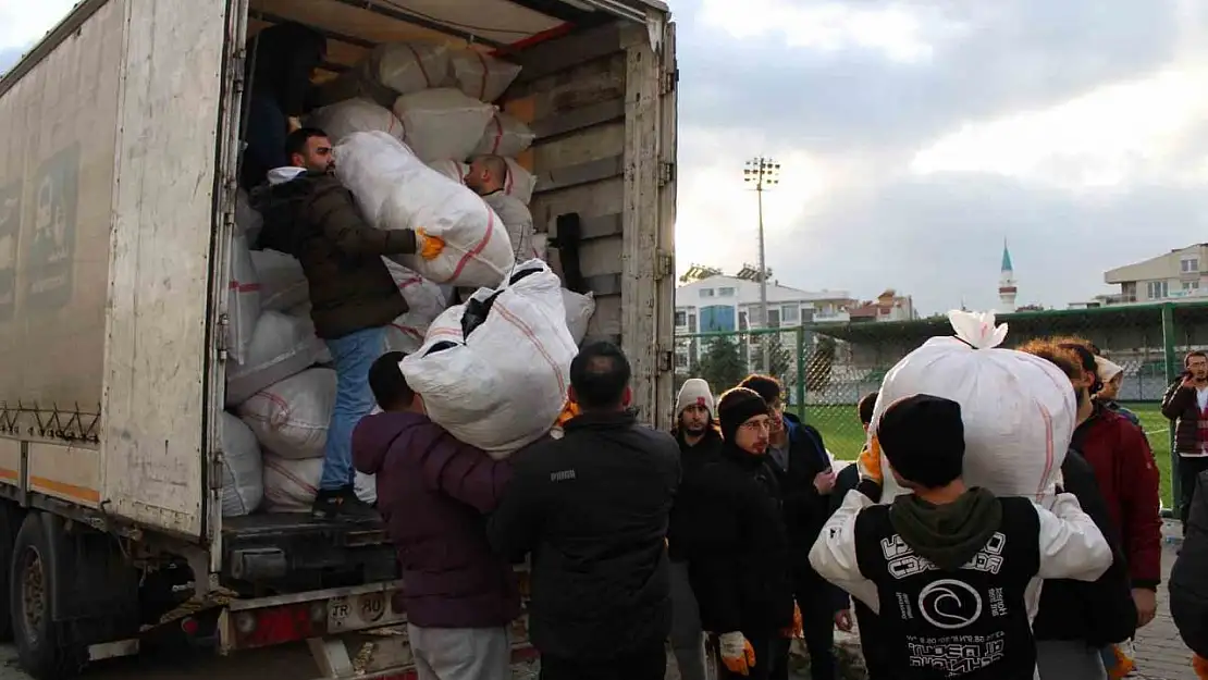 Aydın, depremzedeler için seferber oldu, yardım tırları yola çıktı