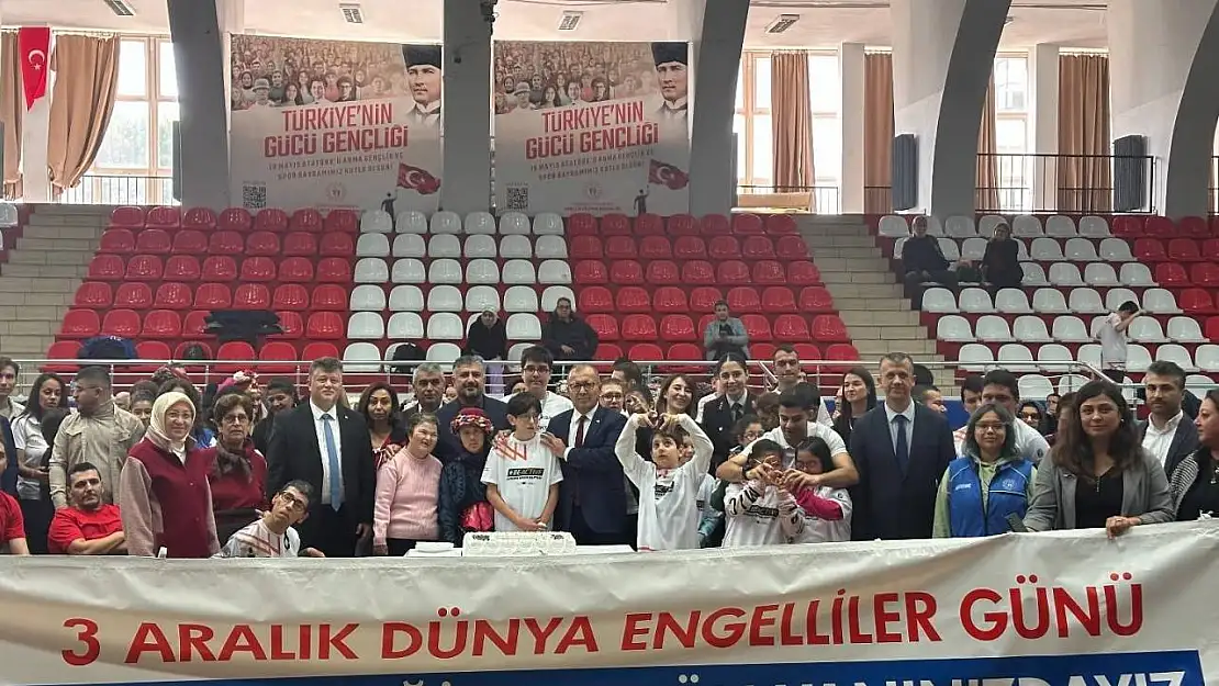 Aydın jandarması, Dünya Engelliler Günü'nde engelli bireyleri unutmadı