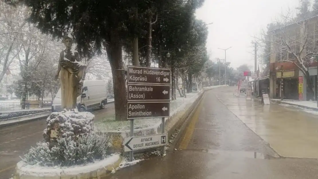 Ayvacık'a kar yağışı başladı