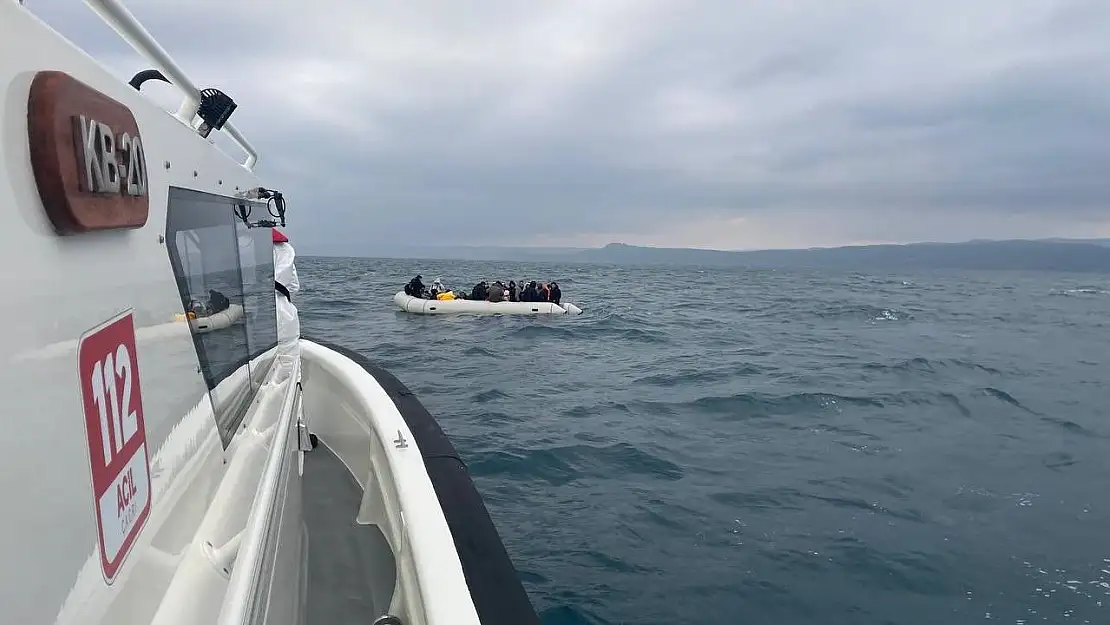 Ayvacık açıklarında 43'ü çocuk, 106 kaçak göçmen yakalandı