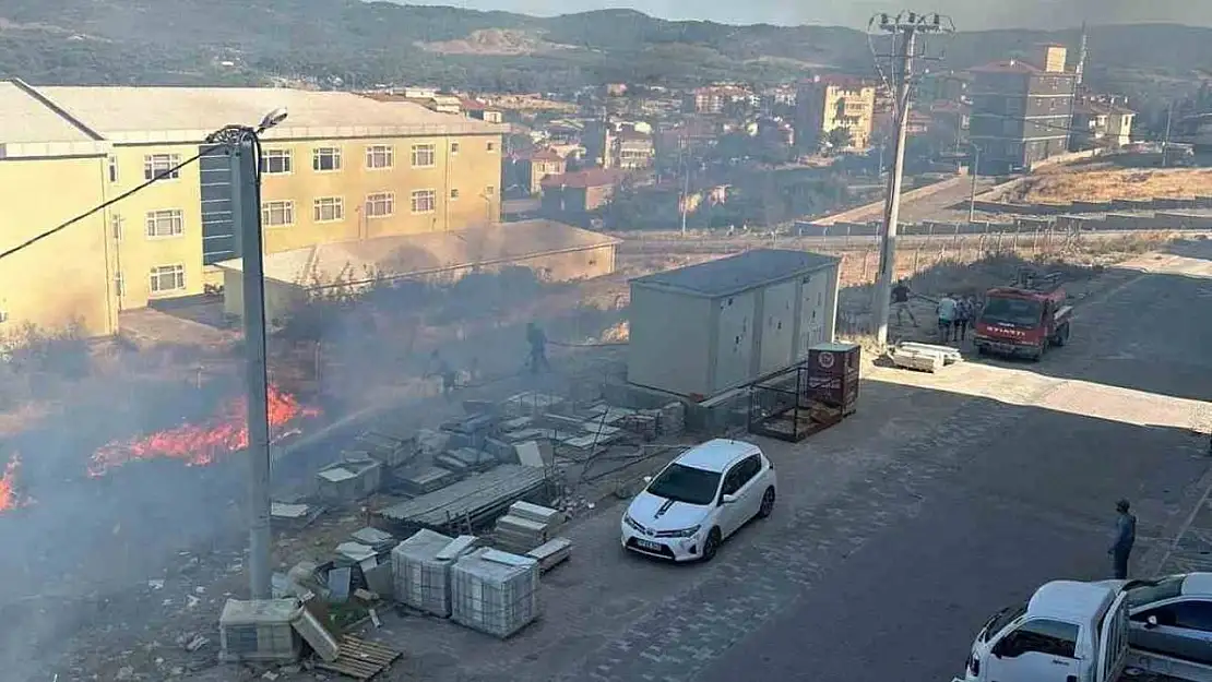 Ayvacık'ta otluk alanda çıkan yangın korkuttu