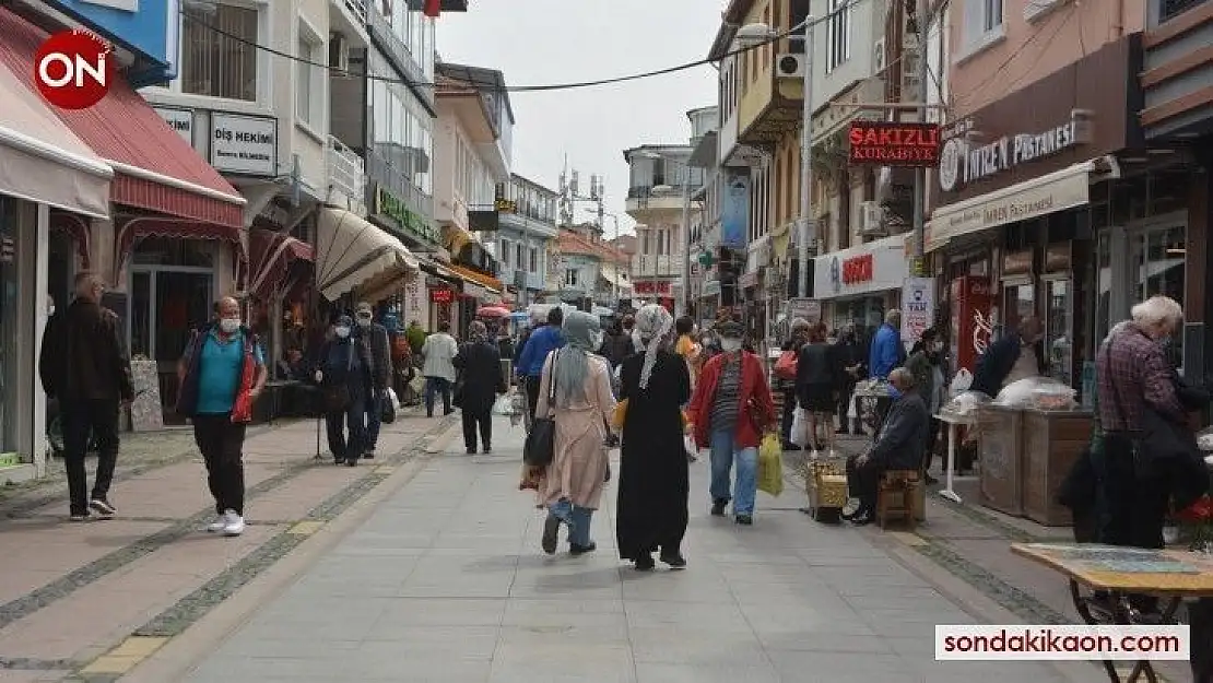 Ayvalık 'Tam Kapanma' öncesinde doldu taştı