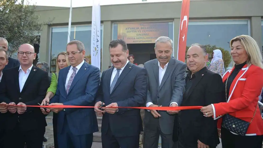 Ayvalık 17.Uluslararası Zeytin Hasat Festivali zeytin galerisi açılışı ve hasat yürüyüşü ile start aldı