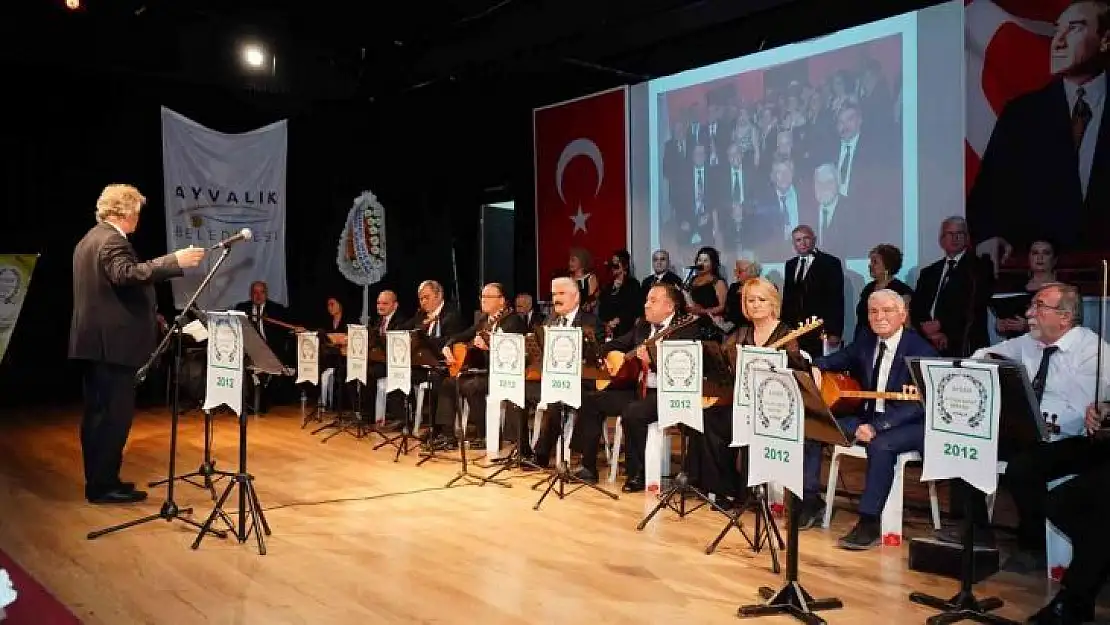 Ayvalık Eğitime Destek Derneği yararına, korist Ömer Öner'in anısına konser düzenlendi