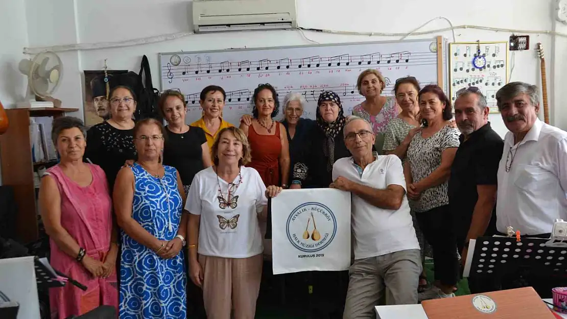 Ayvalık-Küçükköy Halk Müziği Derneği'nde Başkan Baltacı'ya güvenoyu