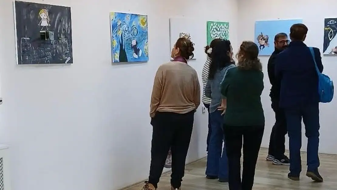 Ayvalık Kütüphanesinde özel öğrencilerden anlamlı sergi