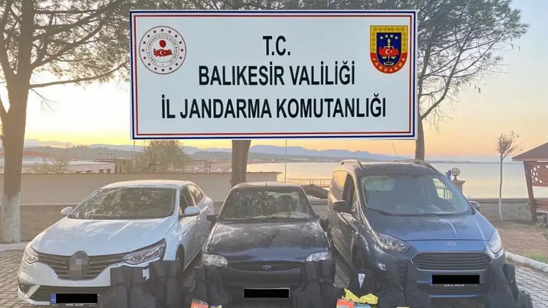 Ayvalık'ta 22 göçmen, 3 organizatör jandarmadan kaçamadı