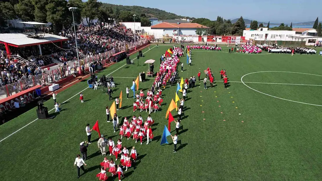 Ayvalık'ta 23 Nisan Ulusal Egemenlik ve Çocuk Bayramı coşkuyla kutlandı