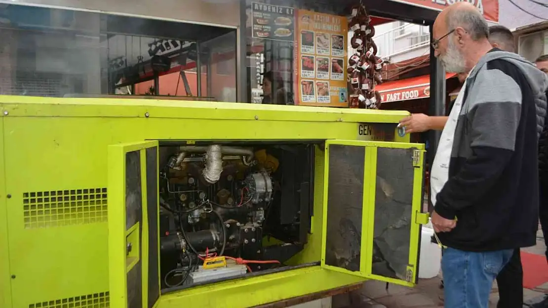 Ayvalık'ta elektrik için esnaf dayanışması