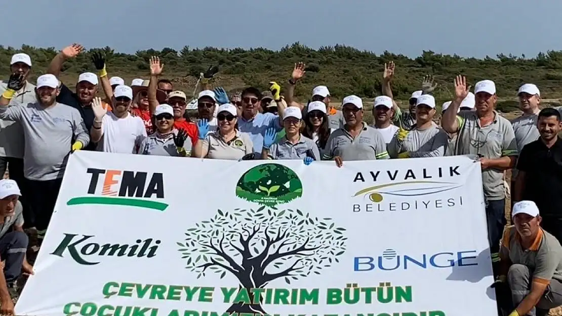 Ayvalık'ta gönüllülerden çevre temizliği