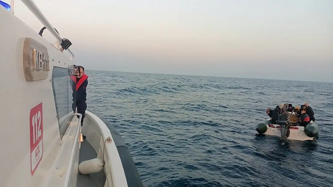 Ayvalık'ta Sahil Güvenlik 18 düzensiz göçmen yakaladı