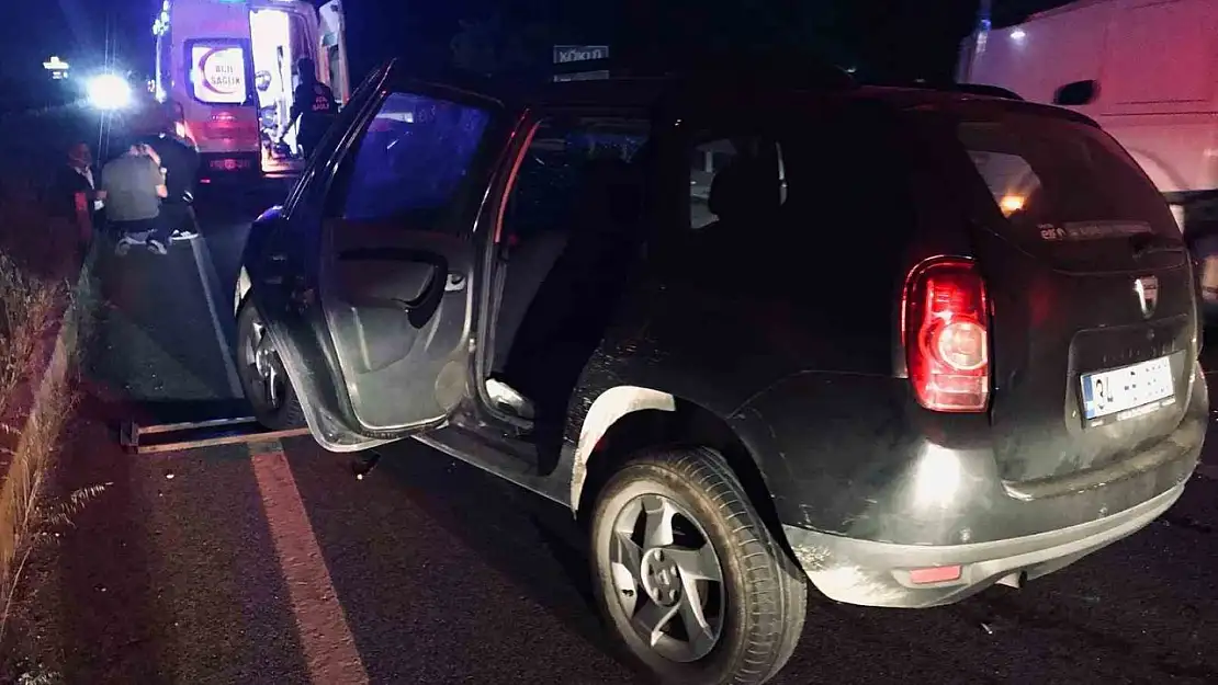 Ayvalık'ta seyir halindeki traktöre otomobil arkadan çarptı: 1 ölü, 2 yaralı