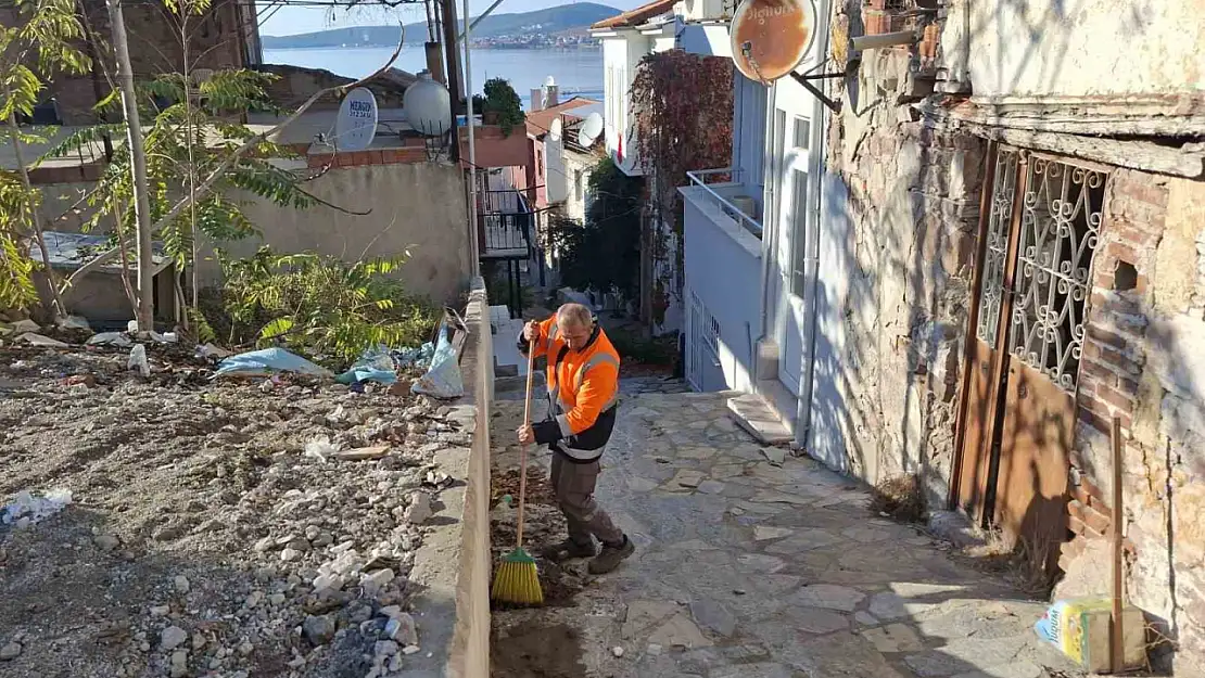 Ayvalık'ta tarihi kent sokaklarına dip bucak temizlik