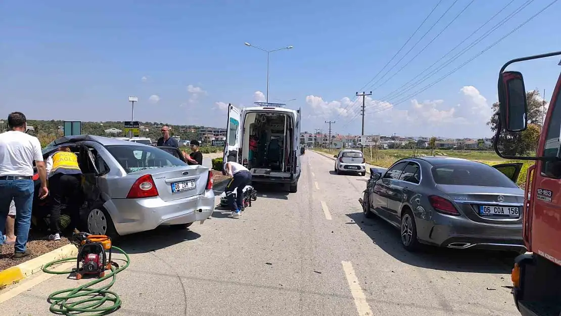 Ayvalık'ta trafik iki otomobil çarpıştı 1 yaralı